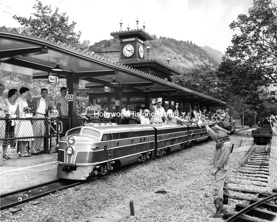 040 H2 Griffith Park Miniature Train 1957.jpg